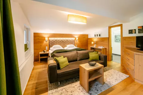 10_hotel-arlbergerhof_doppelzimmer-superior_doppelbett